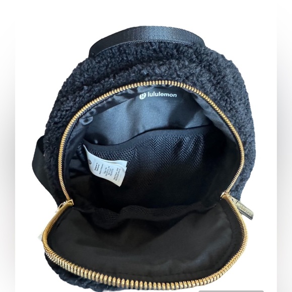 NWT Lululemon City Adventurer Backpack Micro 3L *Fleece Black Gold - Picture 6 of 9